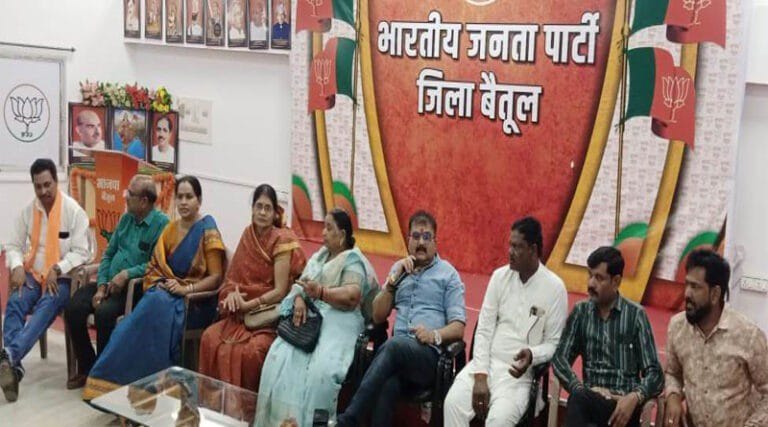 राष्ट्र की समृद्वी के लिए भाजपा जरूरी - बबला शुक्ला बैतूल विधानसभा के जनप्रतिनिधियो की बैठक संपन्न 1 babla