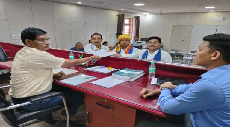 बसपा प्रत्याशी श्री भलावी ने दाखिल किया नामांकन 7 bhalvi