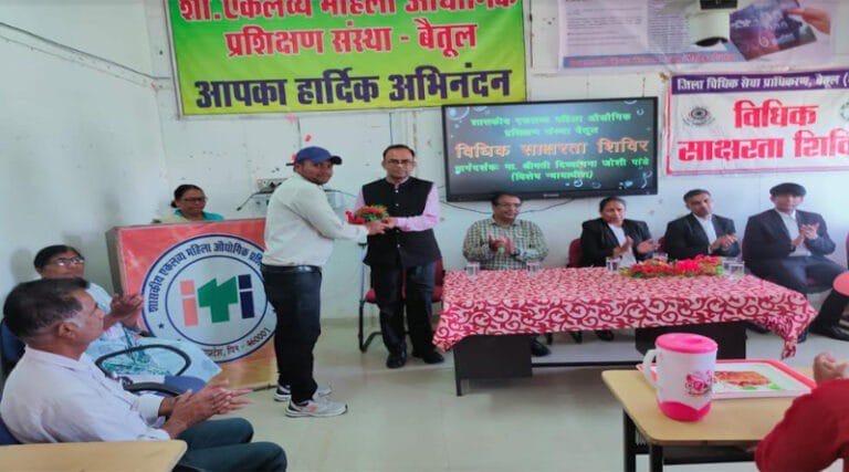 विधिक साक्षरता हर नागरिक के लिए जरूरी : जस्टिस पांडे 1 court