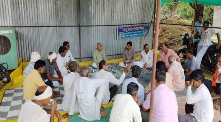 सड़क हादसे में दिवंगत हुए ग्रामीणों को बैतूल विधायक नें दी श्रद्धांजली 7 h3mant