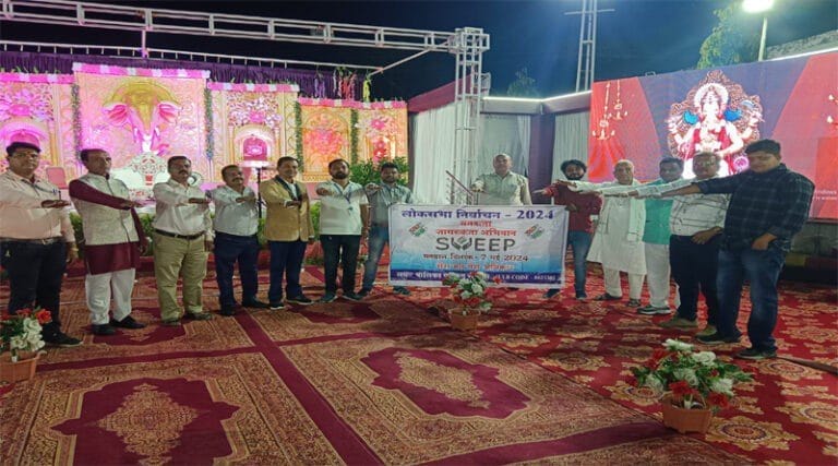 मतदाताओं को आमंत्रण पत्र देकर एवं विवाह समारोह में शपथ ग्रहण करवा कर मतदान करने का दिया संदेश, 4 shadi