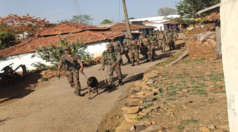 सांईखेड़ा पुलिस ने सीआरपीएफ के 55 जवानों के साथ मिलकर निकाला पैदल मार्च 9 sai