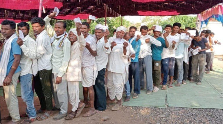 72.97 मतदाताओं ने उत्साह एवं विश्वास से किया पुर्न-मतदान: कलेक्टर श्री सूर्यवंशी 3 vot