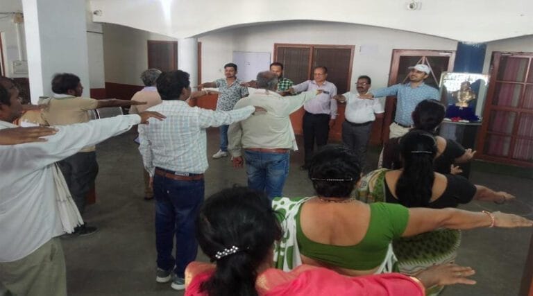 नपा कर्मचारियों ने विश्व तंबाकू निषेध दिवस पर नशा ना करने का संकल्प, राष्ट्रीय नशामुक्ति हेल्पलाइन 14446 की दी जानकारी 15 yu