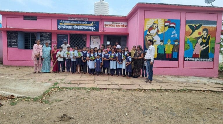 स्कुलो मे नवप्रवेशी बच्चों का तिलक लगाकर किया सम्मान ,मनाया प्रवेशोत्सव 14 dhan