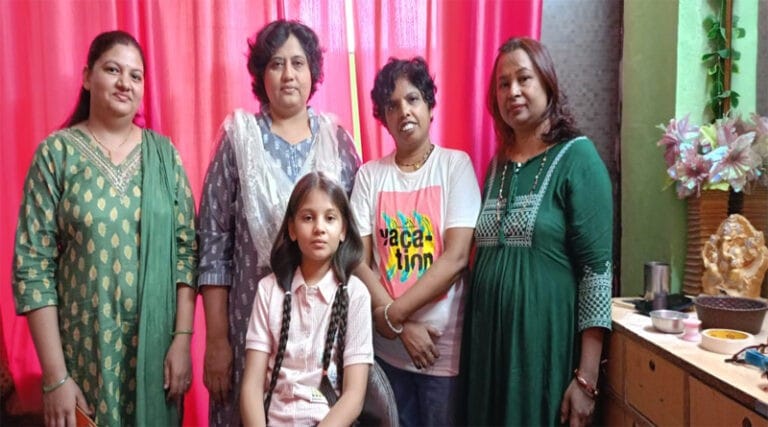 11 वर्ष की बिटिया ने कैंसर मरीजों के लिए किए 12 इंच केश दान 23 gouri