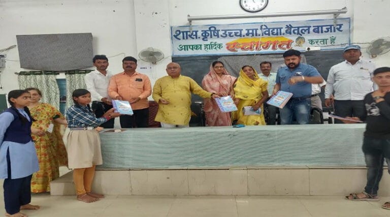 विद्यार्थी लाइब्रेरी में नियमित अध्ययन की आदत डालें - हेमंत खण्डेलवाल 7 hemant 5