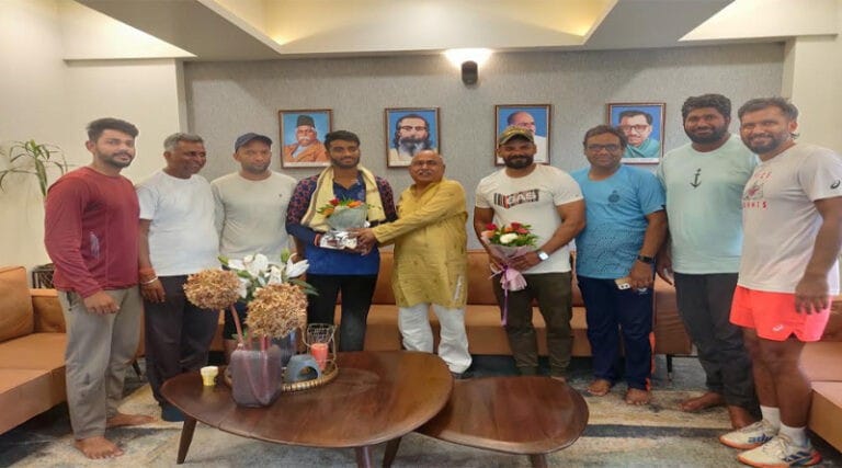 प्रतिभावान खिलाड़ी आर्यन को बैतूल विधायक ने किया सम्मानित 3 hemant