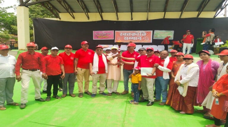 विश्व रक्तदाता दिवस पर ओम सेवा समिति ने किया पौधा रोपण, रक्त केंद्र, जिला चिकित्सालय बैतूल द्वारा किया सम्मानित 17 rakt