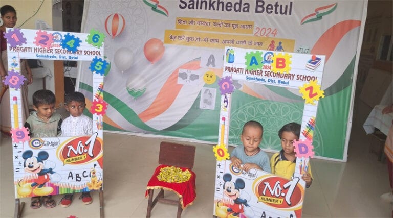 प्रगति स्कुल मे नवप्रवेशी बच्चों का तिलक लगाकर किया सम्मान ,मनाया प्रवेश उत्सव 16 sai
