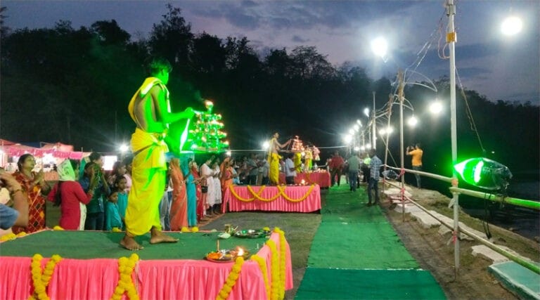जल गंगा संवर्धन अभियान का हुआ रंगारंग समापन, छठ पूजा घाट पर जबलपुर के कलाकार ने की गंगा आरती, सांस्कृतिक कार्यक्रम भी हुए 6 sarni