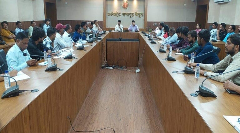 किसानों को उचित दर पर उपलब्ध कराए कृषि सामग्रियां : कलेक्टर श्री सूर्यवंशी 14 sury