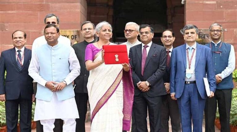 अवयस्क बच्चों के लिए नई पेंशन योजना ‘वात्सल्य’ की घोषणा; माता-पिता और अभिभावकों द्वारा अंशदान 16 4