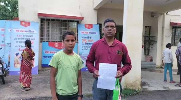 डॉक्टर की लापरवाही से मासूम की जान पर बन आई, गलत इंजेक्शन लगाने से बिगड़ी हालत, परिजनों ने की पुलिस अधीक्षक से की शिकायत 8 arop