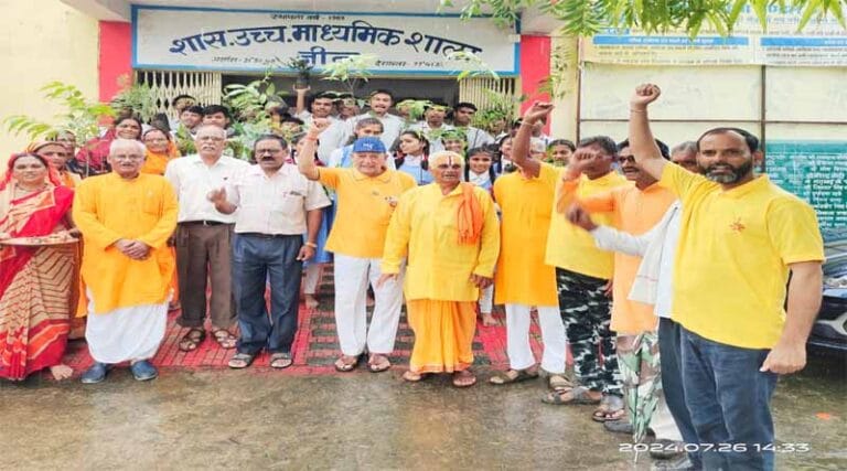 भोजन के बिना कुछ दिनों तक रह सकते हैं ऑक्सीजन के बिना नहीं, गायत्री परिवार ने 111 पौधों का किया रोपण । 21 dha