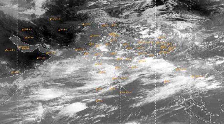 37 जिलों में भारी बारिश, मेघगर्जन-तेज हवा और बिजली गिरने चमकने की चेतावनी 7 mousam