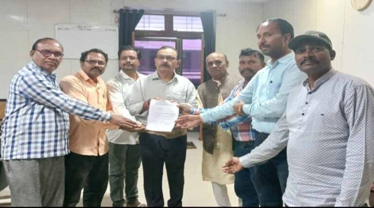 सारणी प्लांट में कार्यरत ठेका श्रमिकों के शोषण के मामले में कलेक्टर ने लिया संज्ञान, संघ ने सोपा ज्ञापन 19 mpeb