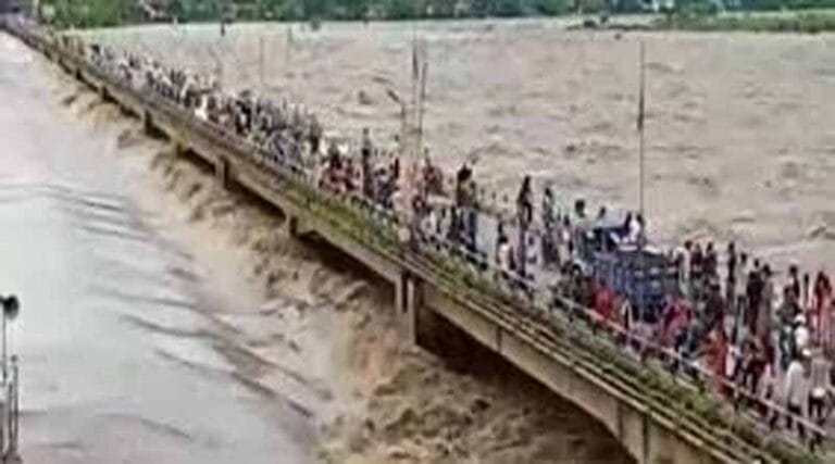 सावधान -1 बजे के बाद आठ से दस फुट बढ़ जाएगा नर्मदा का जल स्तर 24 narmda
