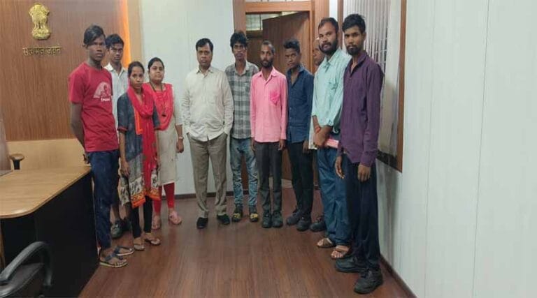 जिला कलेक्टर और एसपी की तत्परता से 7 मजदूर गुजरात के भचाऊ से मुक्त 1 ss