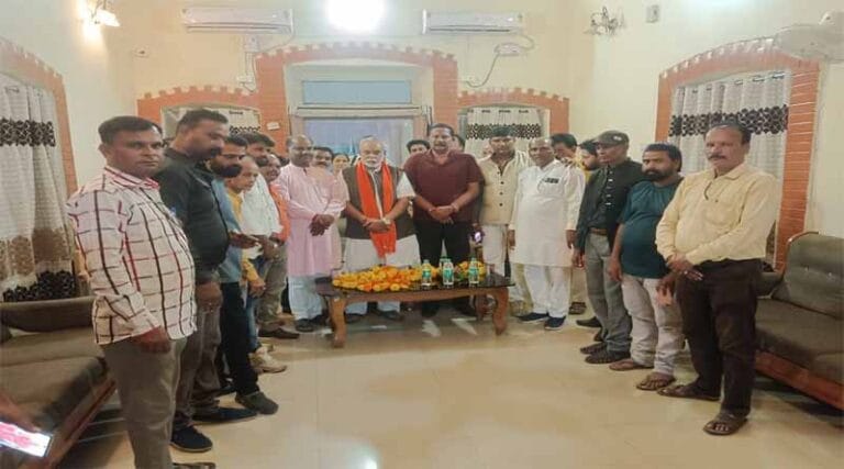 कैबिनेट मंत्री दर्जा केश शिल्पी बोर्ड के अध्यक्ष नंदकिशोर वर्मा पहुंचे लखनादौन, सेन समाज के बंधुओ से मुलाकात की 4 bt