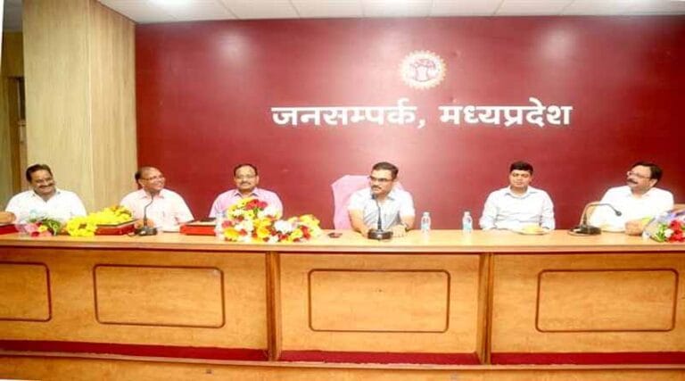 सेवा काल के अनुभवों का लाभ समाज को दें : जनसम्पर्क आयुक्त श्री खाड़े 13 dpr