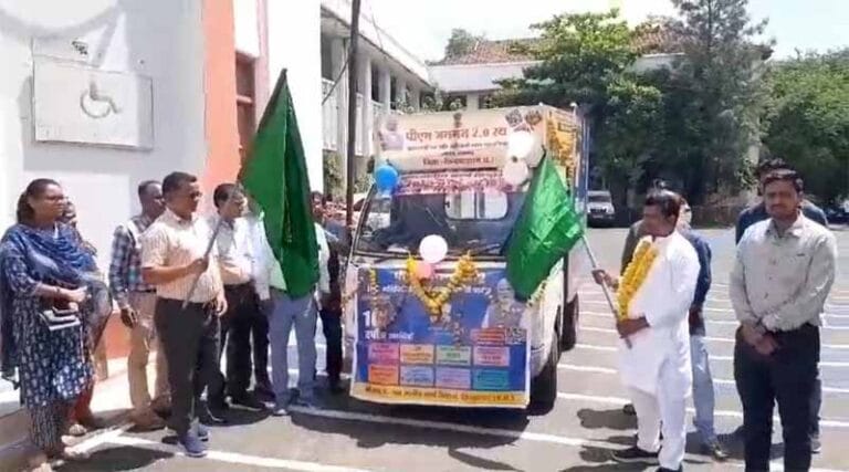 पीएम जन मन योजना के प्रचार वाहन को भारिया विकास प्राधिकरण के अध्यक्ष अंगारिया ने दिखाई हरी झंडी 12 jnjm