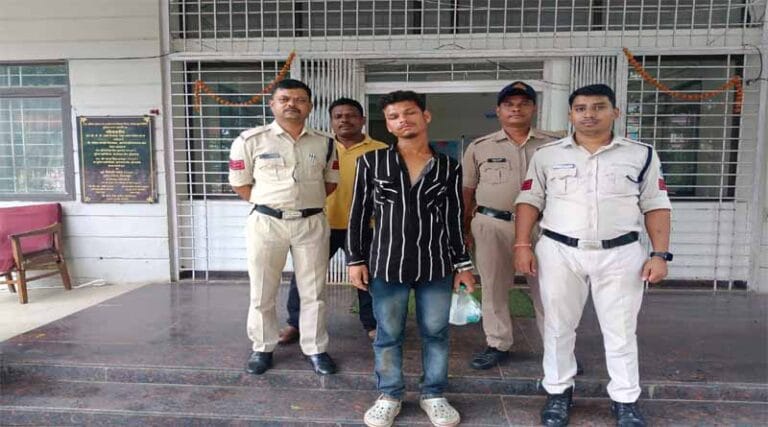 लूट का एक आरोपी पुलिस गिरफ्त में 26 loot