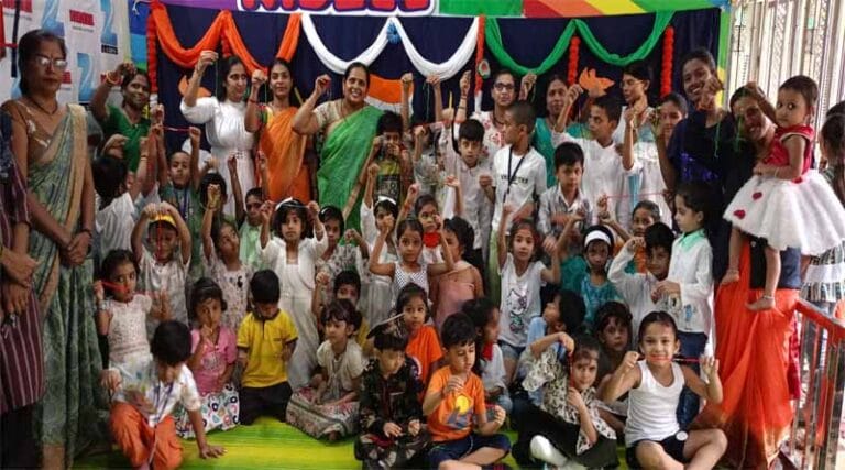 सैनिकों के लिए नौनिहालों ने रेशमी धागों में पिरोए तीन रंगों के मोती 8 rakhi