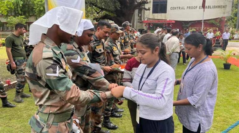 घर से सरहद तक तीन सेनाओं के साथ राष्ट्र रक्षा मिशन ने मनाया रक्षा बंधन 23 sarhad