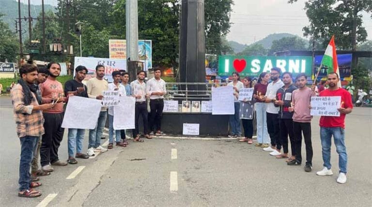 महिला डॉक्टर के साथ हुई जघन्य घटना के विरोध में लोगों ने पैदल मार्च निकाला 1 sarni