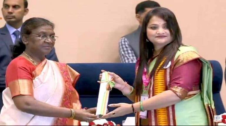 राष्ट्रपति श्रीमती मुर्मु ने प्रदेश के सात शिक्षकों को राष्ट्रीय शिक्षक पुरस्कार 2024 से सम्मानित किया 9 SGIKSHAK