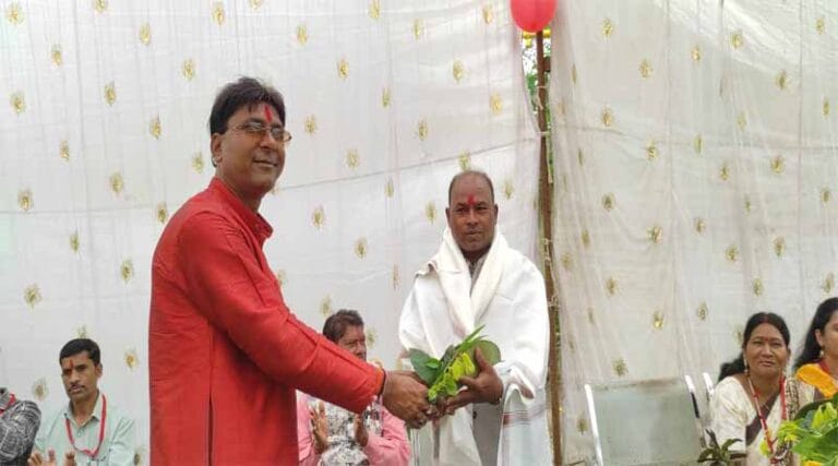 हायर सेकंडरी स्कूल चिल्कापुर में शिक्षकों को किया सम्मानित 3 dhan