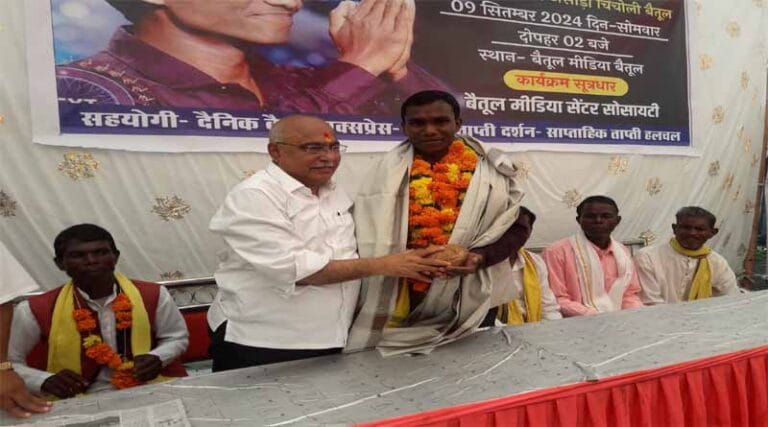 "कौन बनेगा करोड़पति" में 50 लाख रूपए विजेता का मीडिया सेंटर परिसर में हुआ भव्य स्वागत 3 hemant