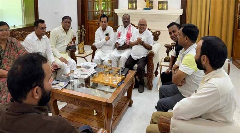 एनएच की समस्याओं को लेकर जनप्रतिनिधियों के साथ अफसरों की हुई बैठक 11 hemant