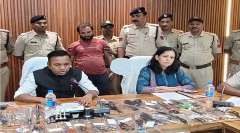 थाना गंज पुलिस ने किया अवैध हथियारो का जखीरा बरामद 1 jahkira