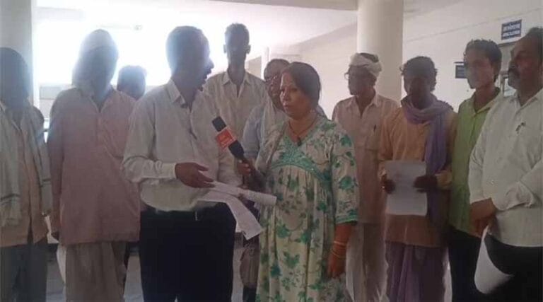 अतिवर्षा के में खराब हुई मक्का ,सोयाबीन की फसलों का सर्वे करा , बीमा राशि जल्द दिलाने किसानो ने लगाई गुहार 37 kisann