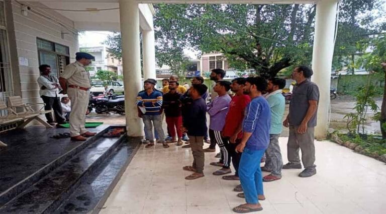 बाहर से आए फेरी लगाकर व्यापार करने वाले लोगों को दी गई हिदायत 7 multai