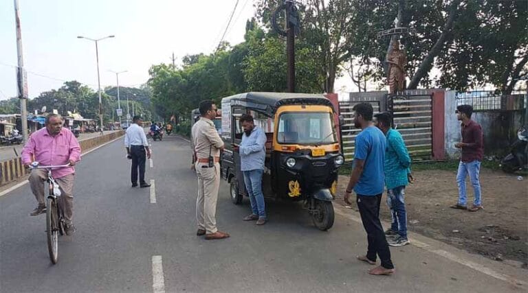 यातायात पुलिस की पहल -ऑटो रिक्शा चालकों के सुरक्षा ऑडिट के संबंध में अभियान 15 rto