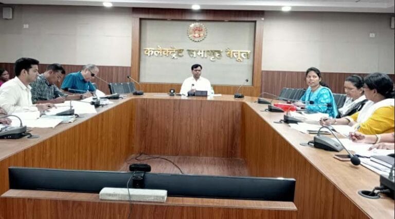 कलेक्टर ने महिला एवं बाल विकास विभाग की समीक्षा बैठक ली 7 colekter