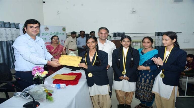 वन विद्यालय में जैव विविधता विषय पर क्विज प्रतियोगिता संपन्न 5 do