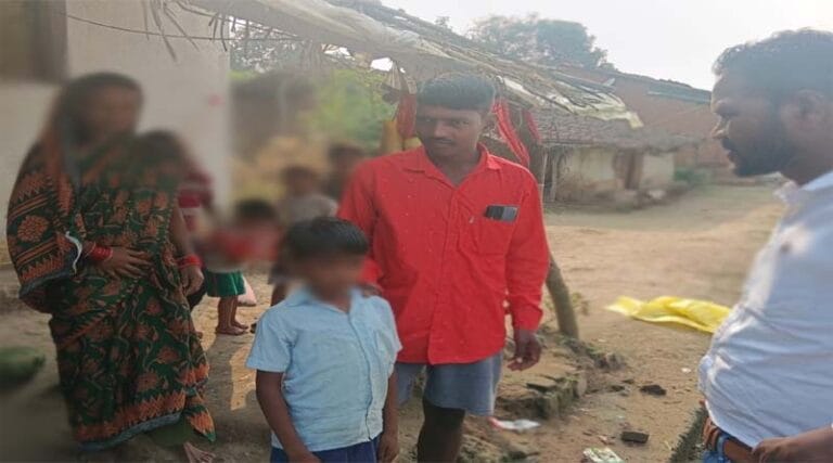 बैतूल में घर की राह भटके 07 वर्षीय बालक को डायल 100 एफ आर व्ही ने परिजन से मिलाया 3 frv