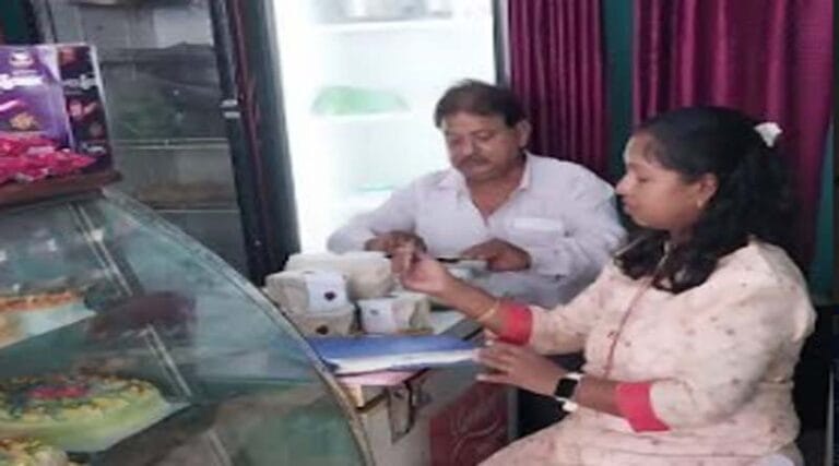खाद्य विभाग ने लिए 14 सैंपल 10 mithaai