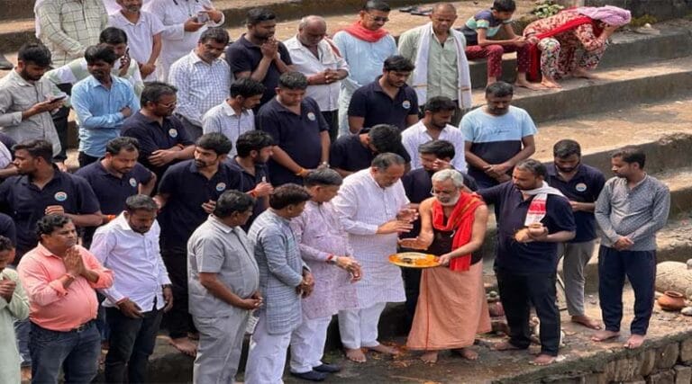 ताप्ती समग्र ने चलाया घाट सफ़ाई अभियान खेड़ी घाट पर की सौ से अधिक युवाओ ने घाट सफ़ाई, 51 पौधों का किया रोपण 3 mohan