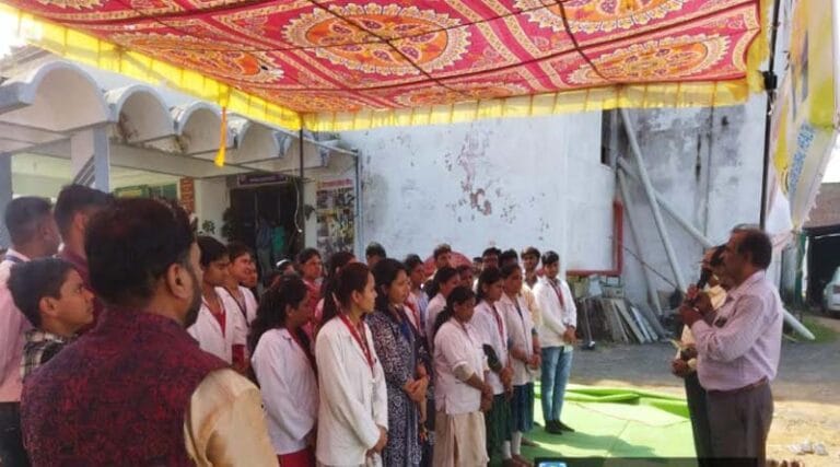 ओम आयुर्वेदिक मेडिकल कॉलेज में आयुर्वेद को अपनाने की शपथ के साथ मनाया आयुर्वेद दिवस धनतेरस पर भगवान धनवन्तरि का किया हवन-पूजन 21 om