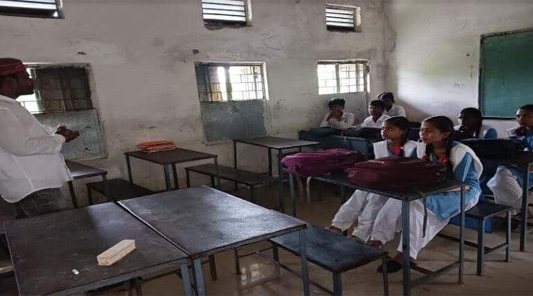 जिप सदस्य ने स्कूल का किया औचक निरीक्षण 31 panchayat