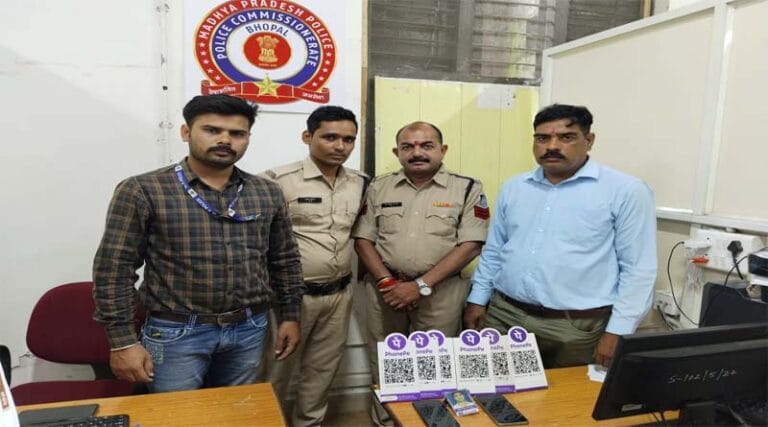 फोनपे/ पेटीएम कंपनी के फर्जी कर्मचारी बनकर लाखों की धोखाधडी करने वाले गिरोह के 02 आरोपीयों को सायबर क्राईम ब्रांच ने किया गिरफ्तार 27 petm
