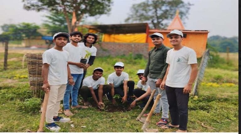 महर्षि वाल्मीकि जयंती पर किया पौधारोपण 8 poudha