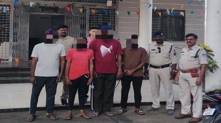 शाहपुर पुलिस द्वारा मोतीढाना में हुई चोरी के अज्ञात आरोपियों को किया गिरफ्तार 12 shahpur