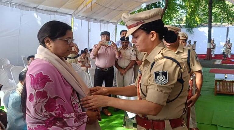 पुलिस स्मृति दिवस पर शहीद जवानों को दी श्रद्धांजलि 18 sp
