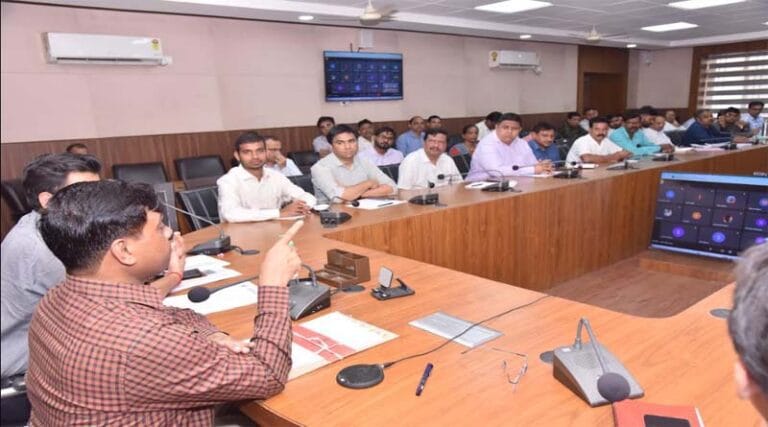 सख्त हुए कलेक्टर कहा समय सीमा में पूर्ण कराएं कार्य,सीएम हेल्पलाइन में लापरवाही बर्दाश्त नहीं 5 sury